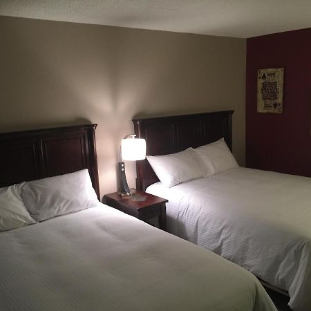 Jolly Giant Pub & Motel Willow Bunch Экстерьер фото
