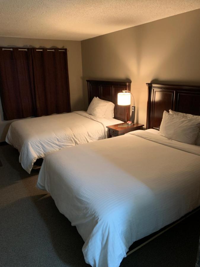 Jolly Giant Pub & Motel Willow Bunch Экстерьер фото