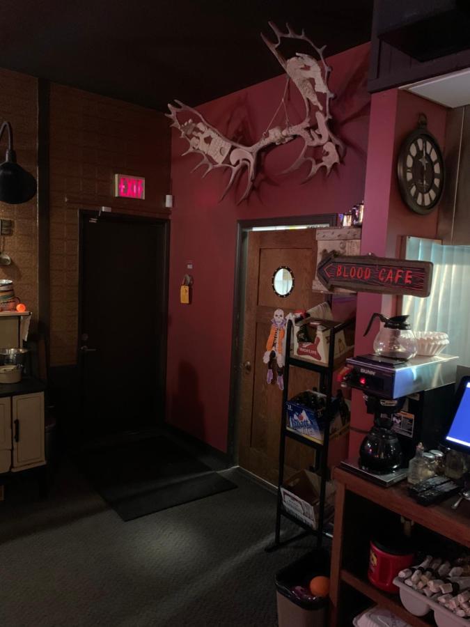 Jolly Giant Pub & Motel Willow Bunch Экстерьер фото